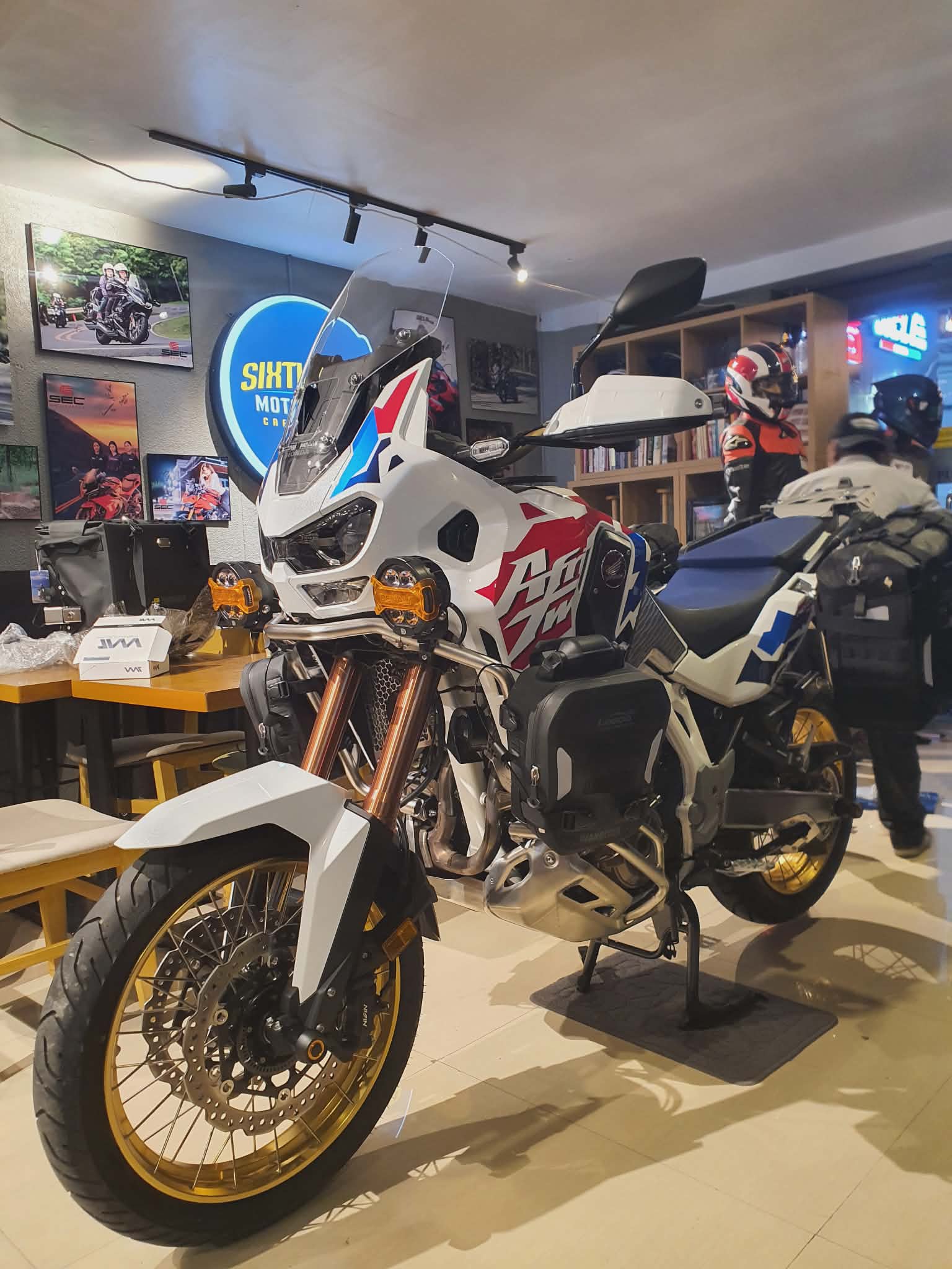 Sixthgear Store Inside